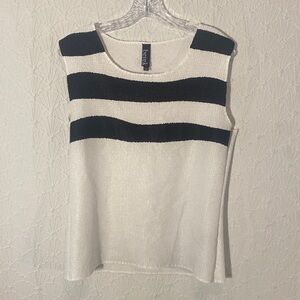 Berek Women's Textured Crinkle Knit Tunic Black and White Sleeveless Top Simple